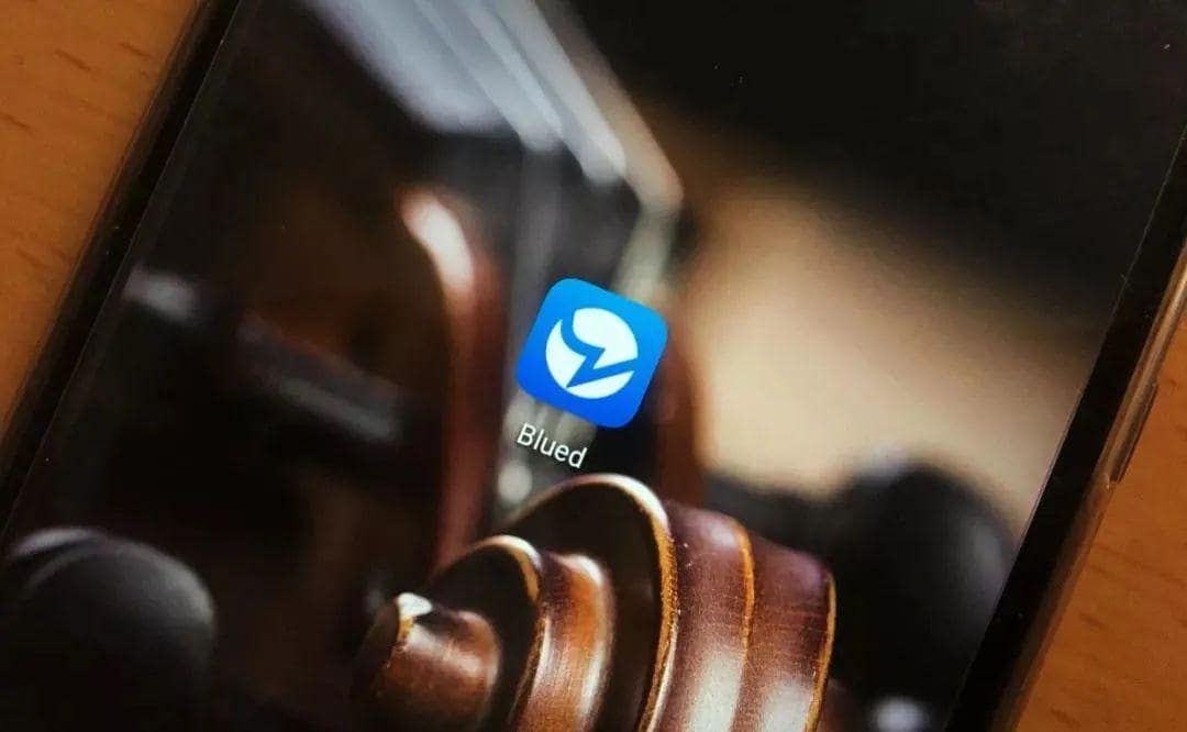 发现已经已经离婚多年的老爸玩同志交友软件Blued该用怎样的心情面对？